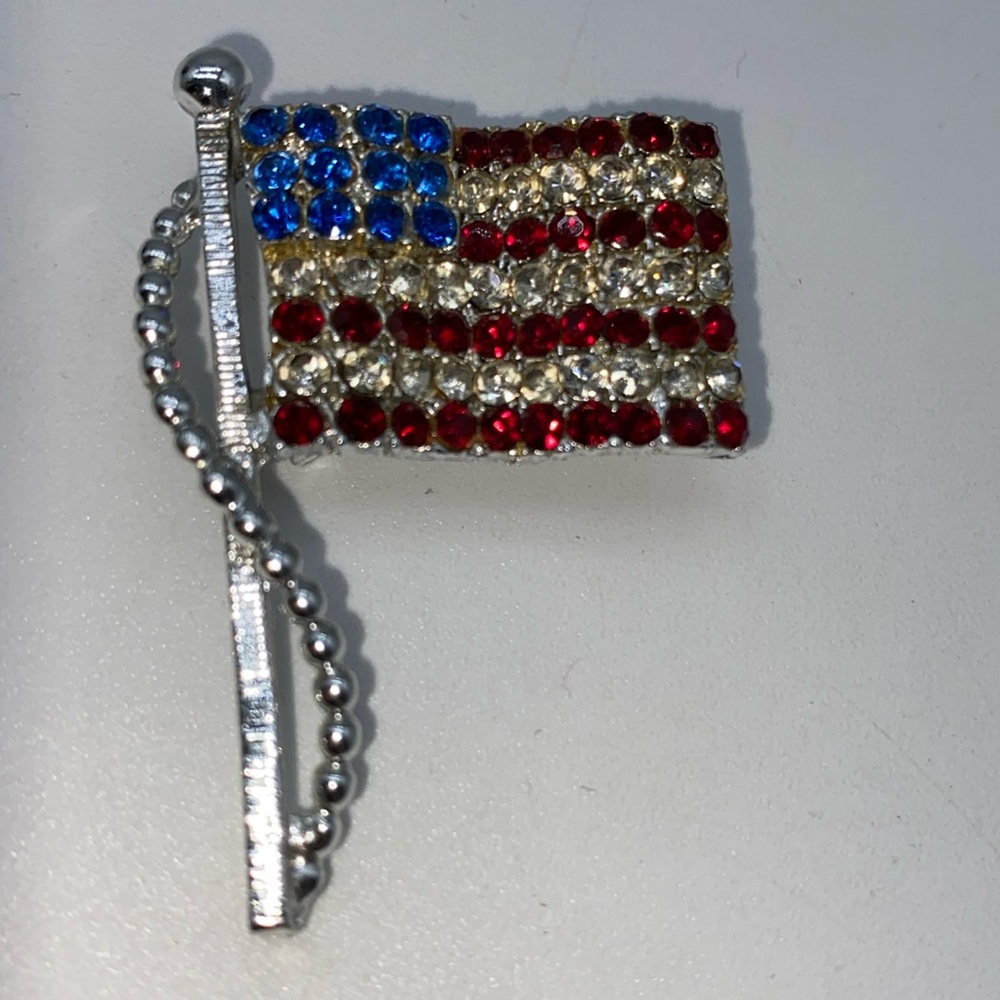 Vintage Dodds Rhinstone American Flag Silvertone Brooch Jewelry Pin